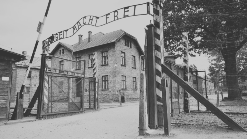 ค่ายกักกันเอาช์วิตซ์-เบียร์เคเนา (Auschwitz-Birkenau) ประเทศโปแลนด์ ที่เสมือนแดนที่กลายเป็นสุสานของชาวยิวนับล้าน